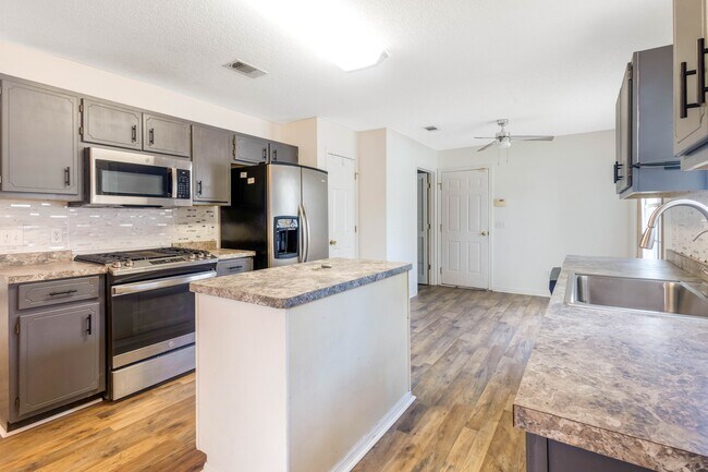 Building Photo - 873 Brande Ct