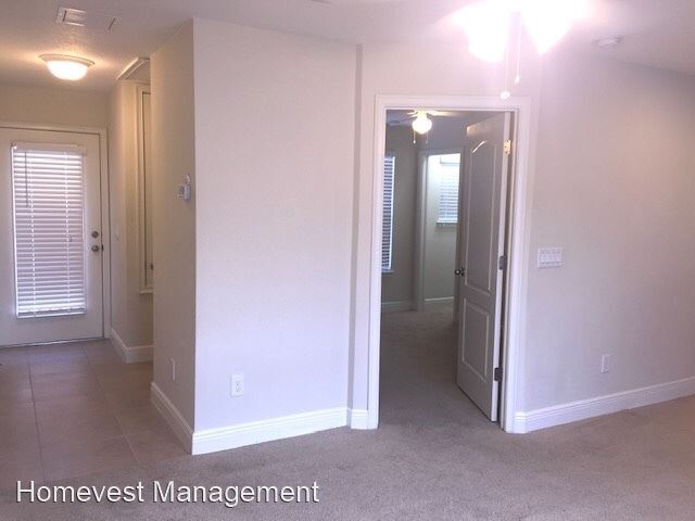Building Photo - 8701 Via Trieste Dr