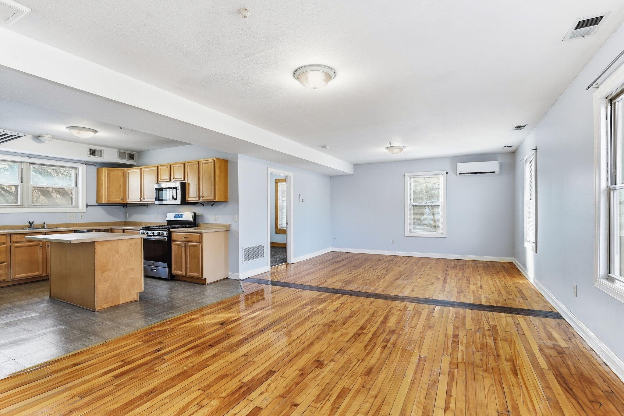 Building Photo - 2827 N Bryant Ave