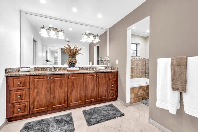 Building Photo - 1006 SE 6th St