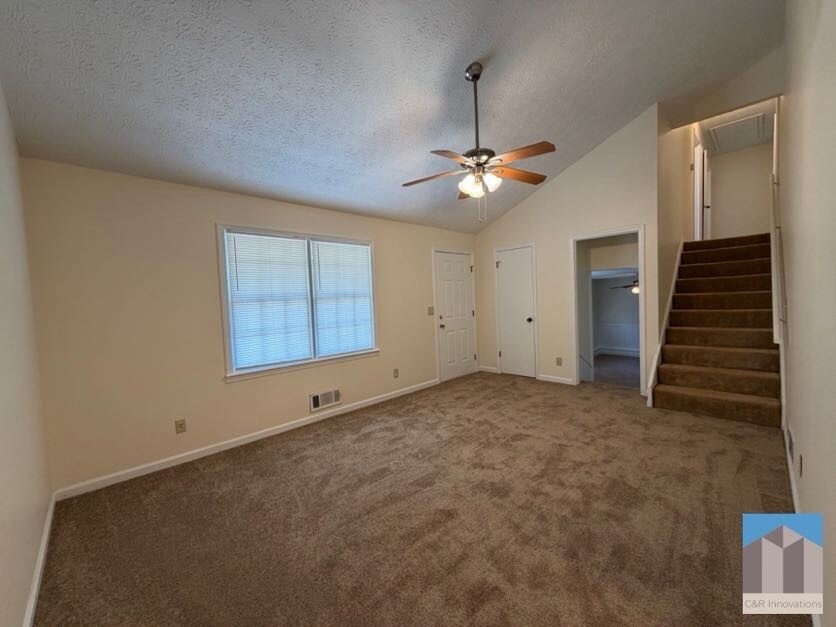 Building Photo - 734 Marthas Dr