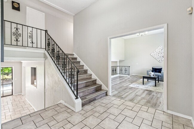 Building Photo - 4 bed, 3 bath home in OKC, OK