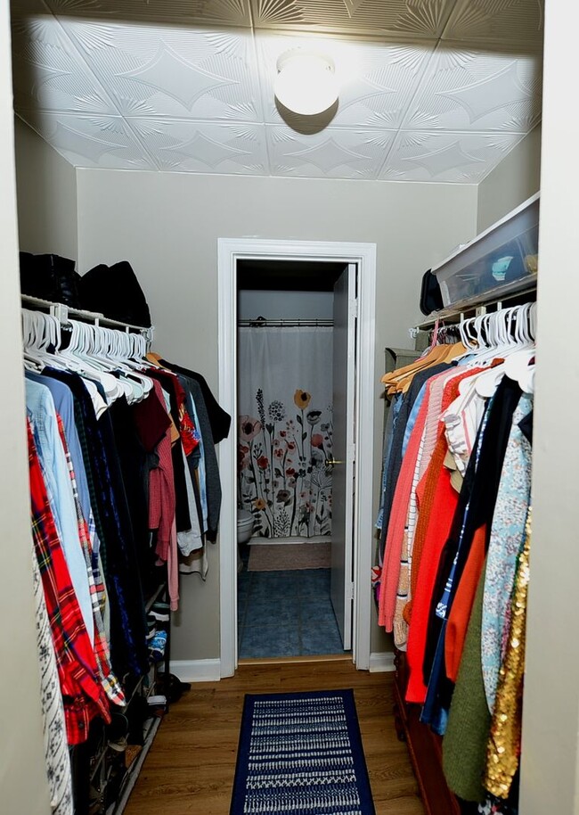 Building Photo - Just Blocks from Beach!