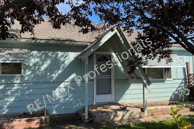 Primary Photo - Available immediately! 1,700/mo 2BD/1BA ho...