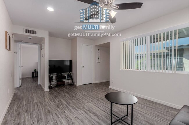 Building Photo - 515 W Pebble Beach Dr