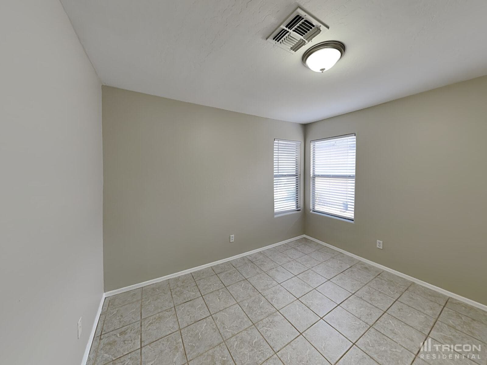 Building Photo - 43766 Elm Dr