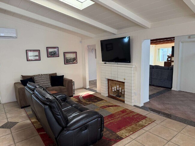 Building Photo - 5360 El Arbol Dr