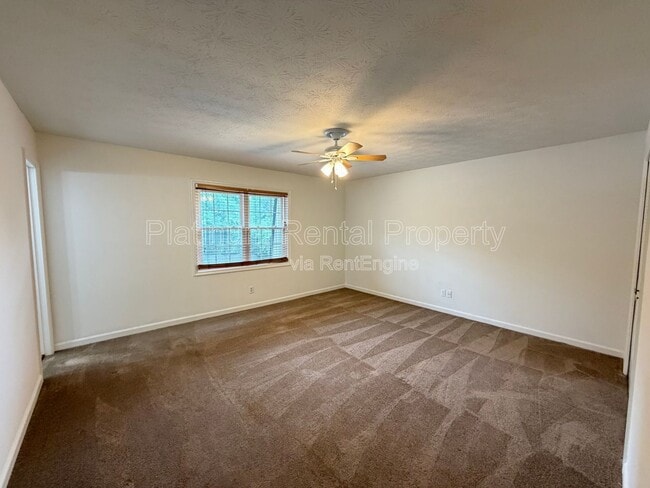 Building Photo - 335 Winding River Dr