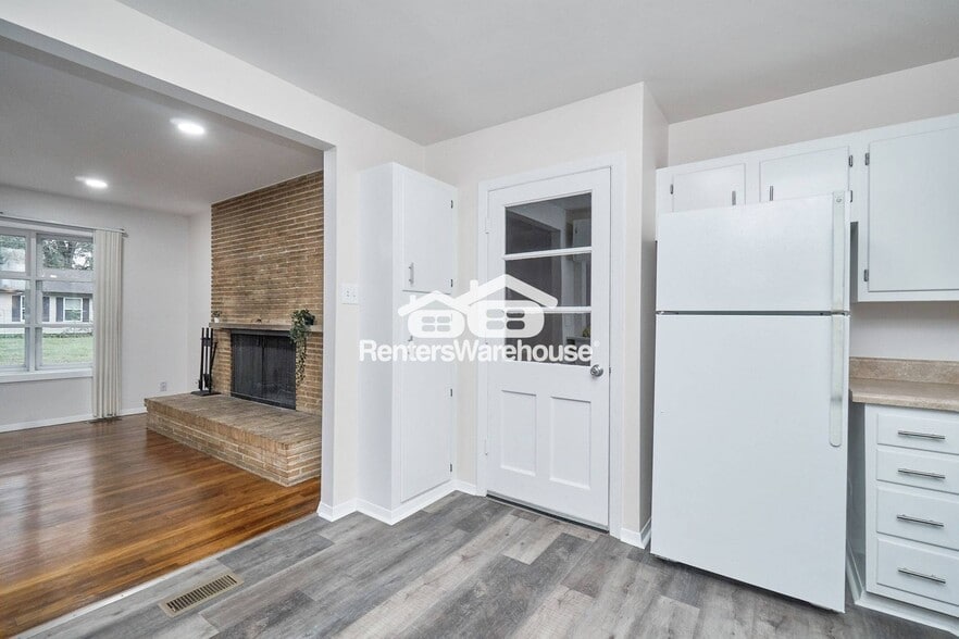 Building Photo - 2204 Helsley Ave