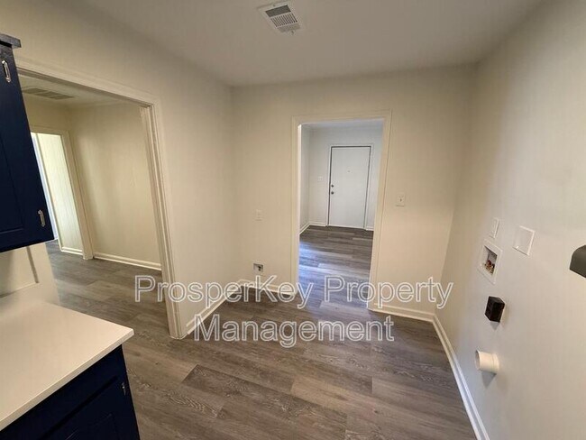 Building Photo - 828 Pamela Dr