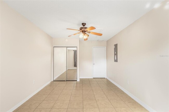 Building Photo - 2707 Lakewood Ln