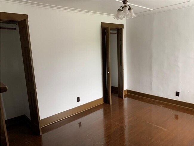 Building Photo - 47 Mill St