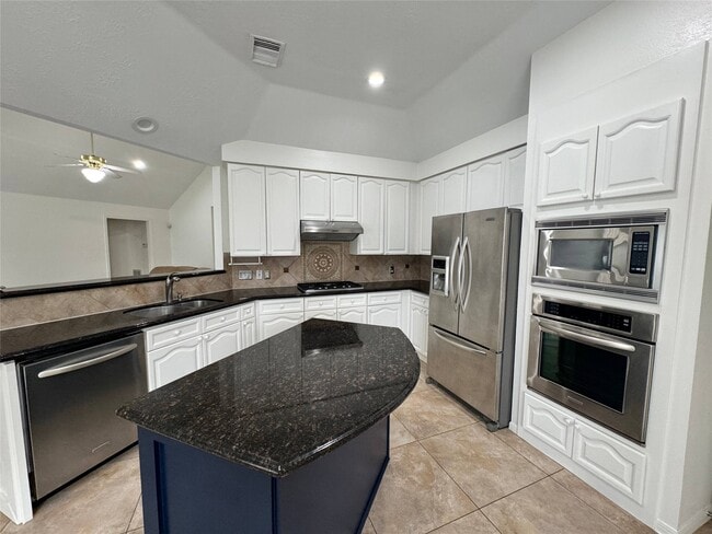 Building Photo - 1718 Berkoff Dr