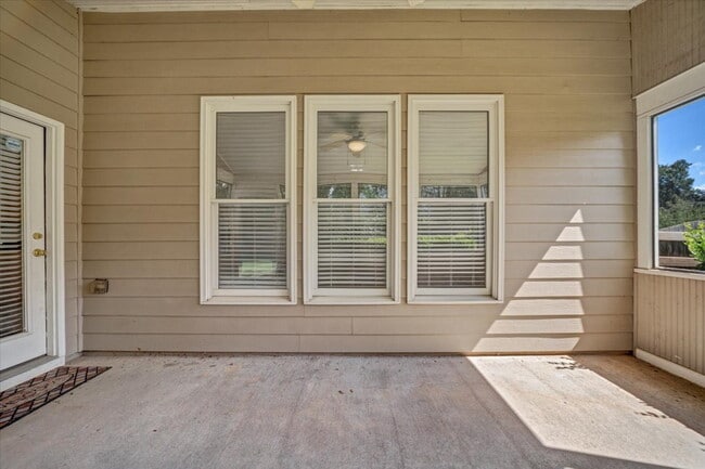 Building Photo - Move into this home and share in its appreciation with Acre.  See more at www dot acrehomes dot com