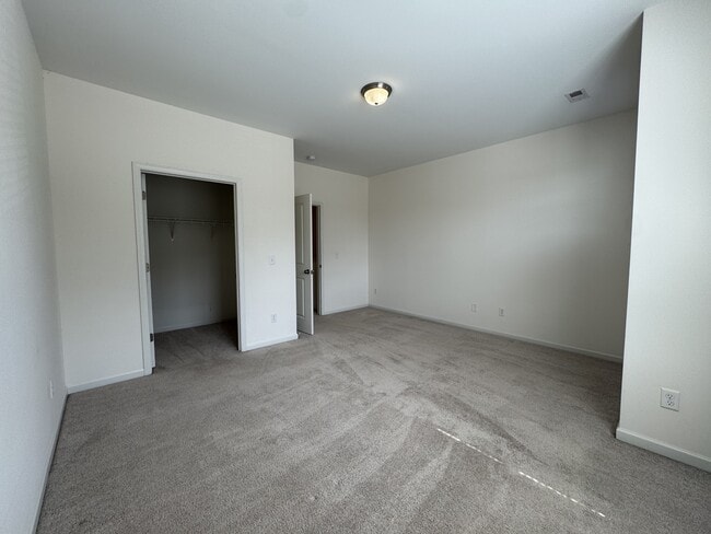 Building Photo - 65 Dresser Ln