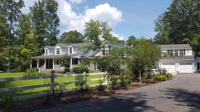 Building Photo - 3512 Douglas Rd