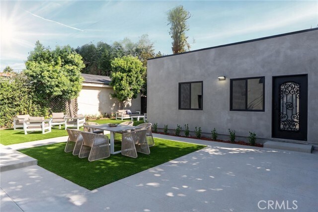 Building Photo - 348 S Orange Dr
