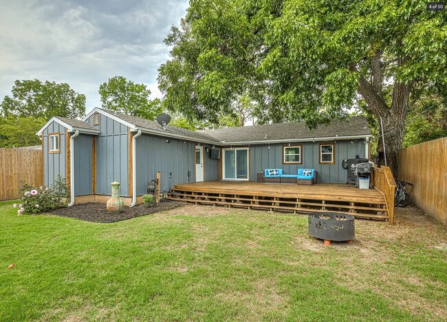 Building Photo - 2 Bed | 2 Bath in Midtown!