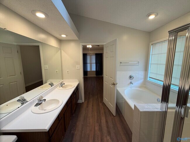 Building Photo - 3029 Battlement Rd SW