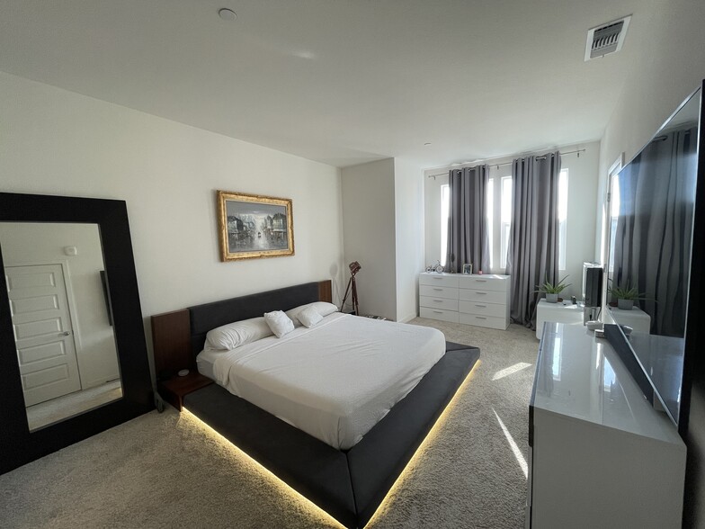 Spacious master bedroom with walk-in closet - 1780 Boxcar Cir
