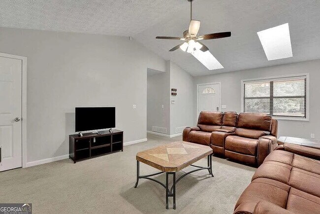 Building Photo - 5560 Deerfield Pl
