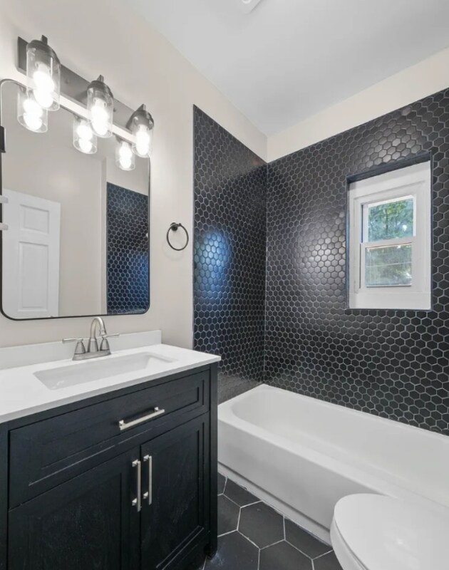 Building Photo - 3325 Itaska St