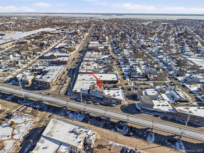 Building Photo - 13 W Hoffman Ave