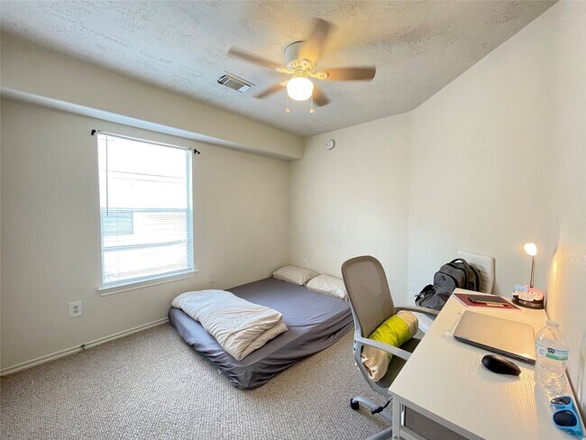 Building Photo - 25235 Boulder Bend Ln