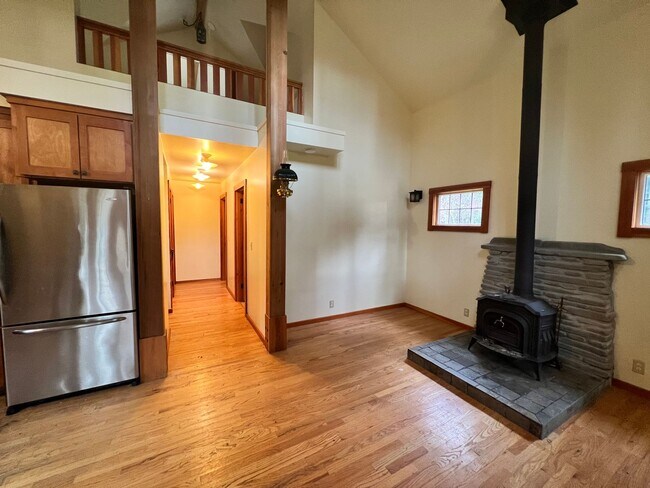 Building Photo - Herrera / Farrow (741 Ellwood Drive)