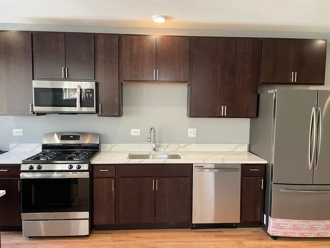 Building Photo - 1411 E 67th Pl