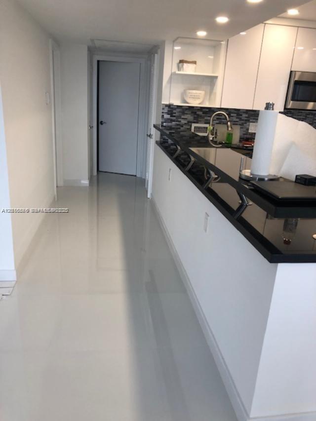 Building Photo - 2030 S Ocean Dr