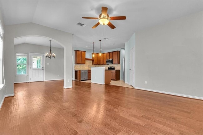 Building Photo - 204 Chickadee Ln