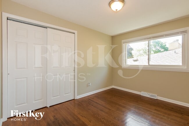 Building Photo - 2108 N Linden Ave