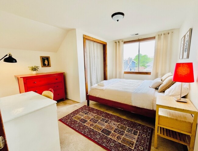 Building Photo - 4706 NE 15th Ave