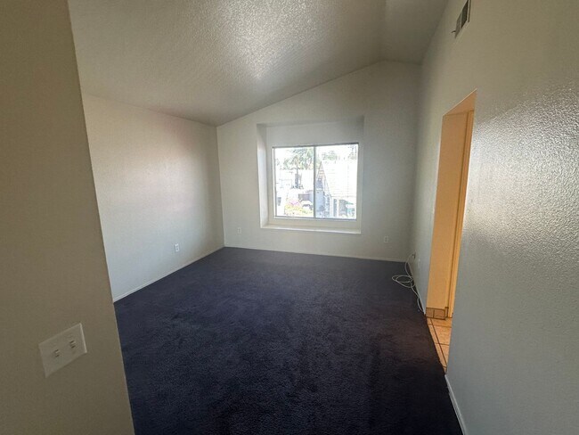 Building Photo - Beautiful Home in Desirable Rancho Cucamonga Neighborhood 3bed x 3bath with large back Yard