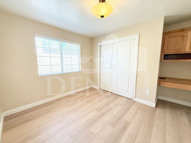 Building Photo - 1326 W Palm Ln