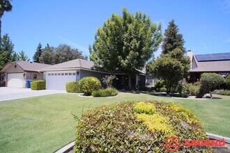 Building Photo - Stunning Home Near Old River and White Ln!