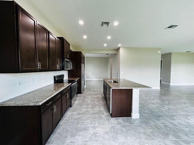 Building Photo - 5468 Pecan Dr