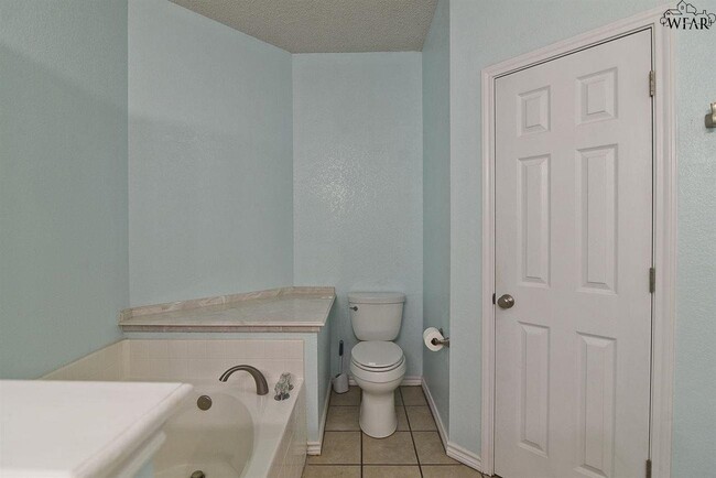 Building Photo - 5516 Chinaberry Dr