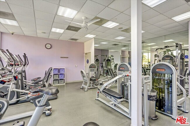 Building Photo - 2160 Century Pk E