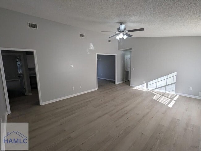 Building Photo - 971 Yale Ct