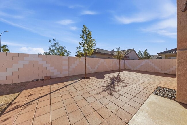 Building Photo - Beautiful Single-Story Home on an Oversized Corner Lot in Silverado Ranch — No HOA!