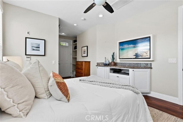 Building Photo - 50 Tavella Pl