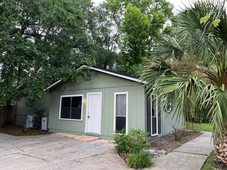 Building Photo - 7345 Boysenberry Ln N