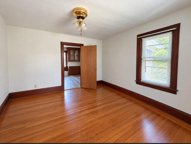 Building Photo - 274 Waterman Ave