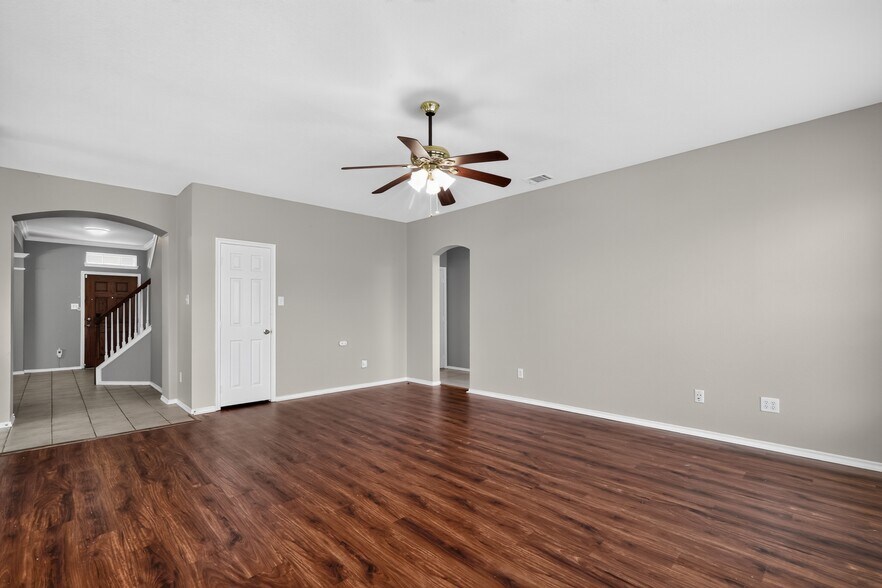 Building Photo - 217 Pinewood Trl