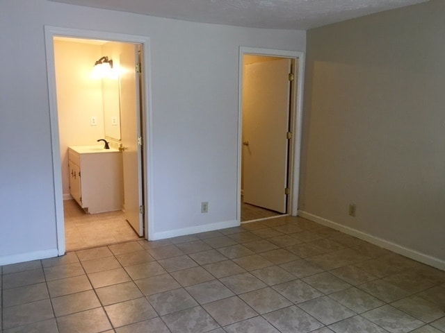 Building Photo - NO HUD OR SECTION 8!