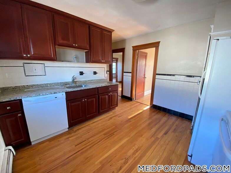 Building Photo - 4 Goldsmith Ave