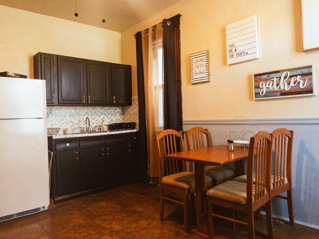 4652A - 4652 Michigan Ave