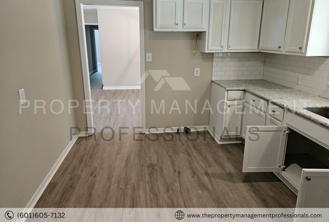 Building Photo - Plenty of space to roam and call home!